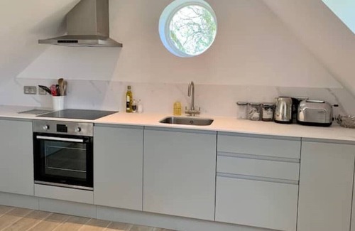 Rendcomb Cabaña | Hare's Lodge, a modern cosy Cotswolds retreat with lovely views