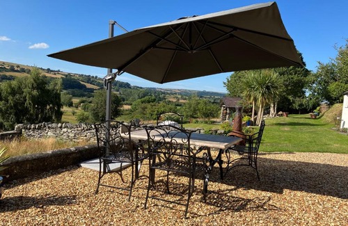 Llandrillo Cama Y Desayuno | Hares Hideaway at Coed Moelfa
