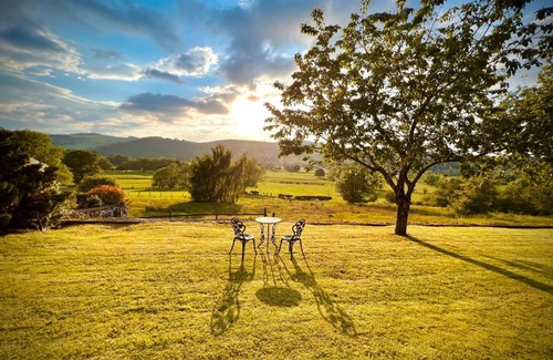 Llandrillo Cama Y Desayuno | Hares Hideaway at Coed Moelfa