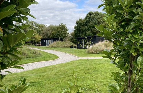 Foolow Cabina | Hare’s Retreat - ( Middle Cabin ) - sleeps 2 guests in 1 bedroom