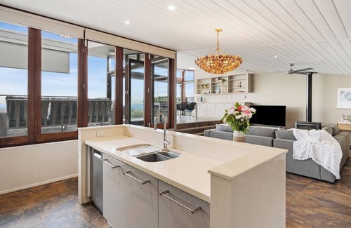 Noraville Casa | Hargraves Beachfront at Noraville - Hargraves Beachfront at Noraville. Absolute Beachfront. Panoramic views of Hargraves Beach