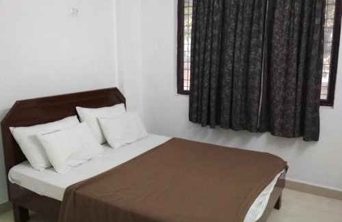 Tirupati Apartamento | Haritha Apartments, Helpful Staff, Near Bus & Railway Station, Geyser, TV, Best priced Family-Only Apartments in Tirupati, Big Families, Groups Welcome