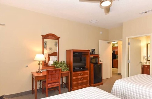 National Gardens Apartamento | Harley Treat near the Beach, pool, suite