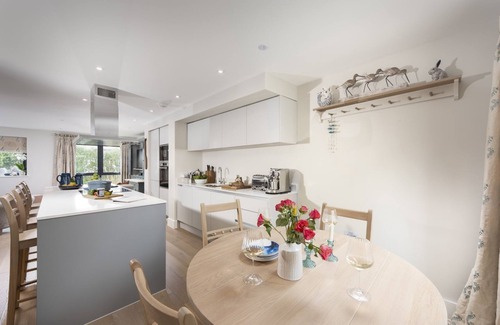 Harlyn Cabaña | Harlyn Folly, Apartment 6 - sleeps 4 guests in 2 bedrooms
