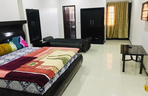 Gulshan-E-Jamal Hotel | Harmain Palace Hotel