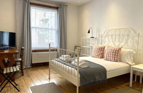 Clifton Casa | Harmonious home in the heart of Clifton Village