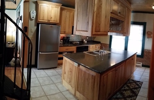 Sanford Cabaña | Harmony Haven, a small town cottage retreat, large garden and outdoor adventure.