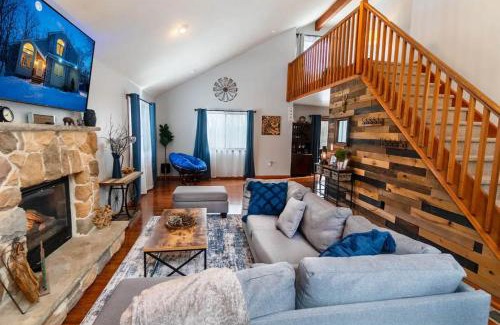 Bushkill Casa | Harmony Hill Stylish 4bd Mountain Retreat, Hot Tub, Games
