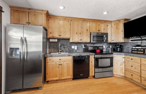 Alfalfa Casa | Harmony Hills, Couple's Retreat in Bend! Pets OK!