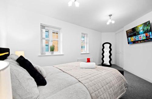 Tipton Casa | Harmony House 3 Bedroom New Build for Families, Contractors, Black Country Museum Sleeps 6