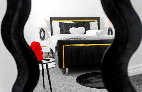 Tipton Casa | Harmony House 3 Bedroom New Build for Families, Contractors, Black Country Museum Sleeps 6