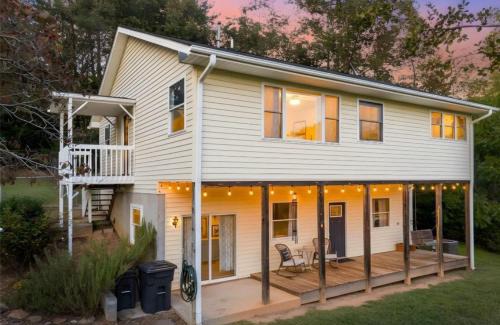 Mill Spring Casa | Harmony House - cozy, private mountain home, with firepit and pool table, located 10 minutes from Tryon Equestrian Center, Lake Lure, Local Wineries, and wedding venues