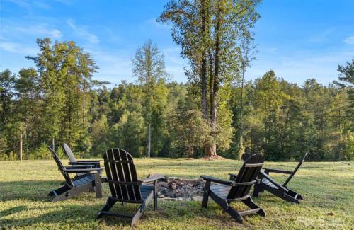 Mill Spring Casa | Harmony House - cozy, private mountain home, with firepit and pool table, located 10 minutes from Tryon Equestrian Center, Lake Lure, Local Wineries, and wedding venues