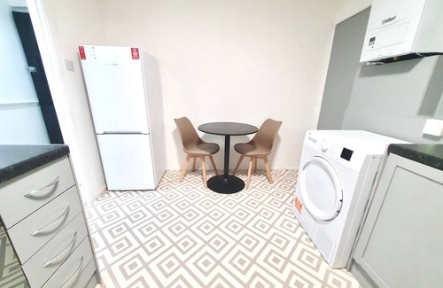 Penge Apartamento | Harmony House – Easy Access to Central London 2 Bedrooms & Spacious Living Room