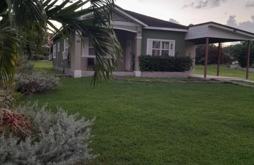 Runaway Bay Casa | HARMONY LA VISTA