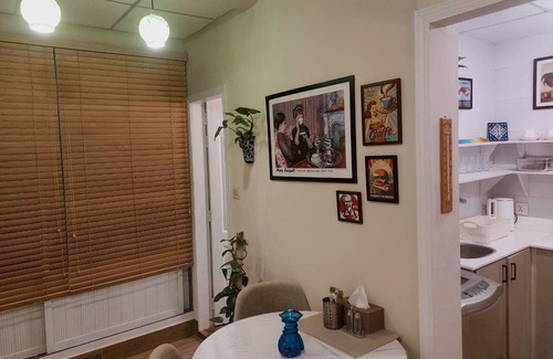 G-8 Sector Apartamento | HAROON COTTAGE F-10/4, ISLAMABAD One Bedroom Apt. in a beautiful neighborhood.