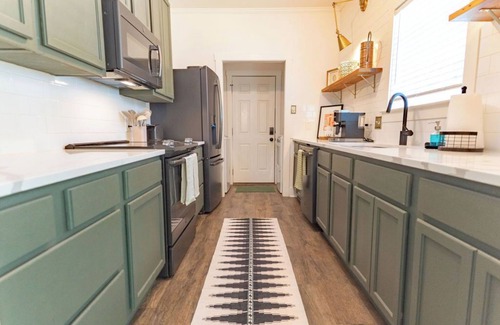 Waco Casa | Harp Haven: Silos, Pool, Hot Tub, Fire Pit, King Beds & More