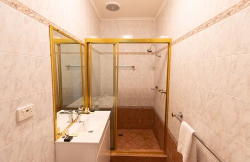 Wollongong Hotel | Harp Hotel