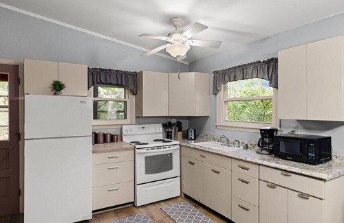 Kabletown Casa | Harpers Ferry Cottage: Hot Tub, WiFi, Dog-Friendly