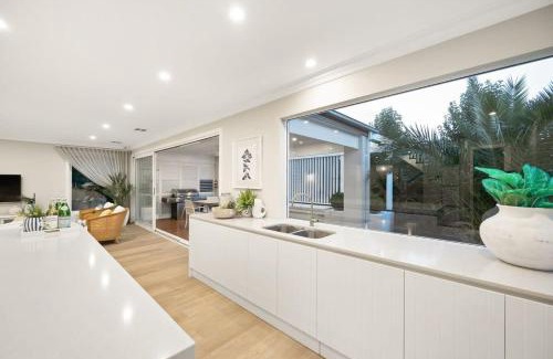 Werribee Casa | Harpley Estate - Luxurious Family Werribee Getaway