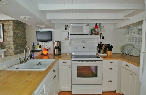Mid-Coast and Islands Cabaña | HARPSWELL MAINE - The Cottage @ AshPoint