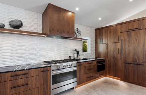 Canyon Corridor Condominio | Harriet's Hideaway Newly Renovated, Modern Luxury in South Palm Springs