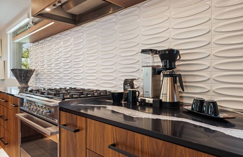 Canyon Corridor Condominio | Harriet's Hideaway Newly Renovated, Modern Luxury in South Palm Springs