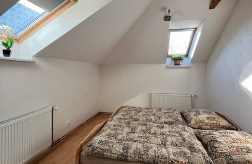 Zabehlice Condominio | Harrison Homes Apartment 02 - Spacious Apt in Quiet Residential Areann