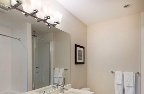 Harrison Hot Springs Apartamento | Harrison Lake View Resort - Suite de dos habitaciones con vista al lago 2