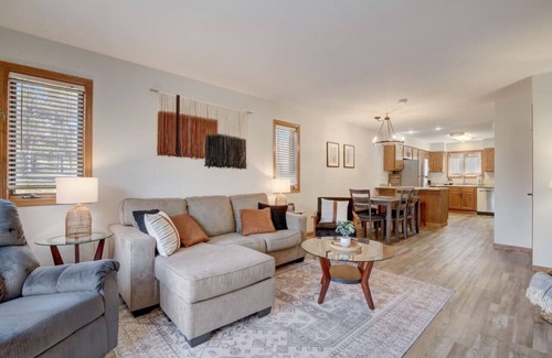 Lake Delton Condominio | Harrison's Hideaway at Tamarack - Great Location!