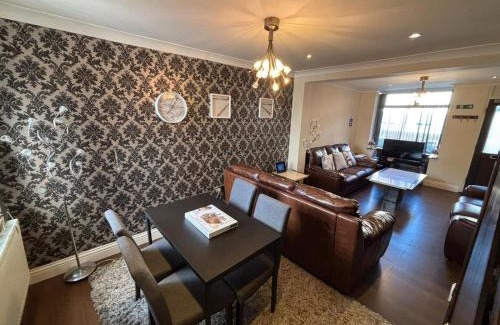 Watford Casa | Harry Potter Themed Shared Accommodation - Self Check-In