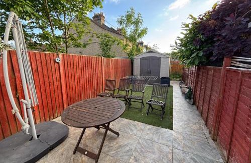 Watford Casa | Harry Potter Themed Shared Accommodation - Self Check-In