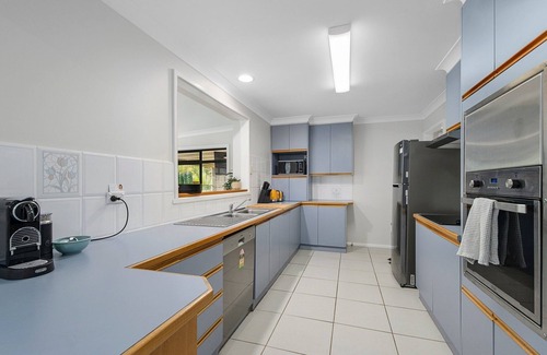 Port Macquarie Casa | Harrys at Shelly Beach - family home with pool