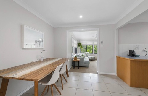 Port Macquarie Casa | Harrys at Shelly Beach - family home with pool
