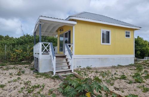 Codrington Cabaña | Harrys Cottages Cottage 5 right on the pink sand