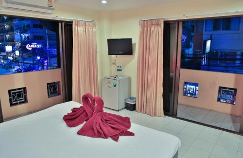 Central Pattaya Hotel | Harrys Hotel Bar & Restaurant