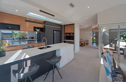 Richmond Casa | Hart Retreat - Bright, Modern Comfort in the Heart of Richmond