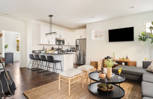 Chestnut Hill Apartamento | Hart Suite 8 by AvantStay | Gorgeous Town House w/ Modern Amenities!