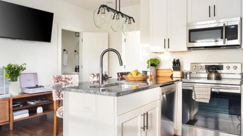 Chestnut Hill Casa | Hart Suite Buyout 1 by AvantStay Two Town House Buyout w Modern Amenities in Nashville