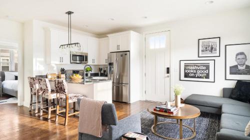 Chestnut Hill Casa | Hart Suite Buyout 1 by AvantStay Two Town House Buyout w Modern Amenities in Nashville