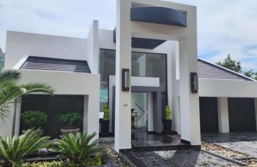 Kosmos Casa | Hartbeespoort Lifestyle Guest House