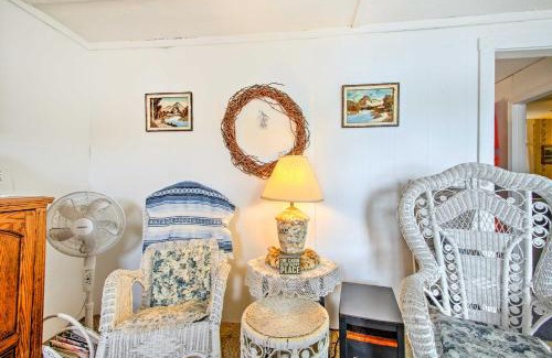 Hartford Casa | Hartford Cottage with Private Beach on Bear Pond!