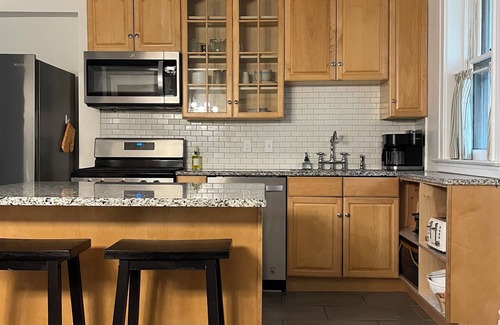 Tower Grove South Casa | Hartford Hideaway - Sleeps 8, Family Friendly, Walkable to Tower Grove Park
