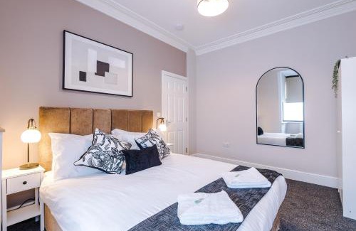 Stoke-on-Trent Casa | Hartshill House by YourStays