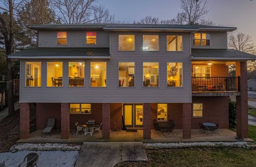 Gumlog Casa | Deep Water Lake Home, ideal para familias, cerca de UGA y Clemson, SIN CARGO DE LIMPIEZA