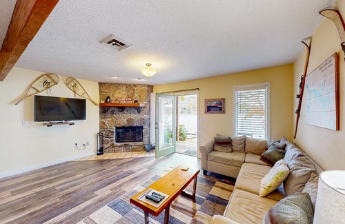 McHenry Casa | Hartwood K