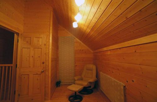 Tsumagoi Casa | HARUNA CABIN 森の中のログハウス 、広々ウッドデッキでBBQ、公園散策、北軽井沢観光