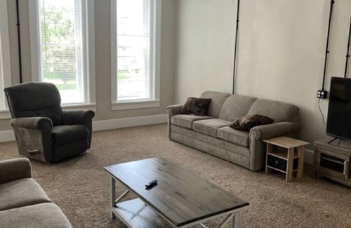 Centerville Apartamento | Harv's Uptown Retreat on World's Largest Square