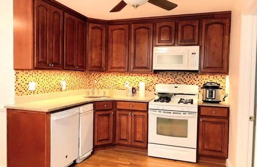 Lower Allston Apartamento | Harvard Business School, Starbucks, Trader Joe's, Buses and T, Charles River.