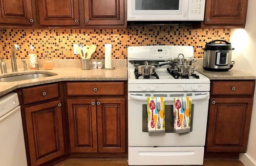 Lower Allston Apartamento | Harvard Business School, Starbucks, Trader Joe's, Buses and T, Charles River.